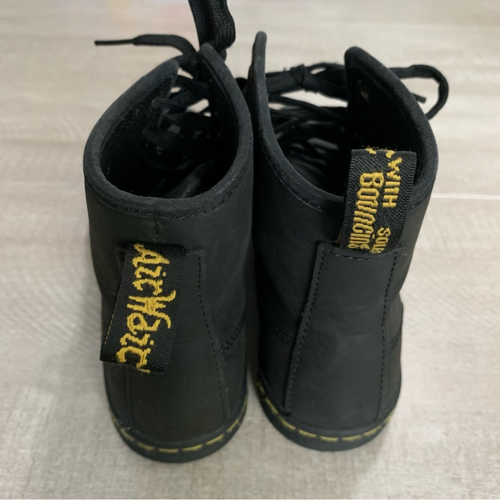 Dr. Martens Women's Black Shoreditch Leather Classic Ankle Combat Boot Size 6 - Picture 4 of 6